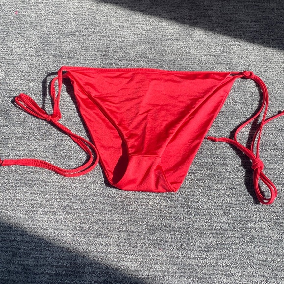 Pretty little thing red bikini bottom with adjustable waist ties - Picture 1 of 1